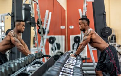 Darum behindern Spiegel im Fitnessstudio deine Leistung